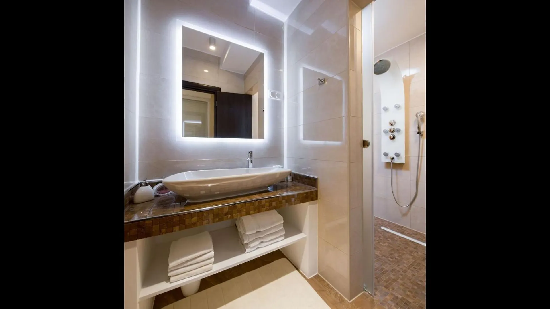 Luxury At Villa Cama - Your Dream Vacation Rental