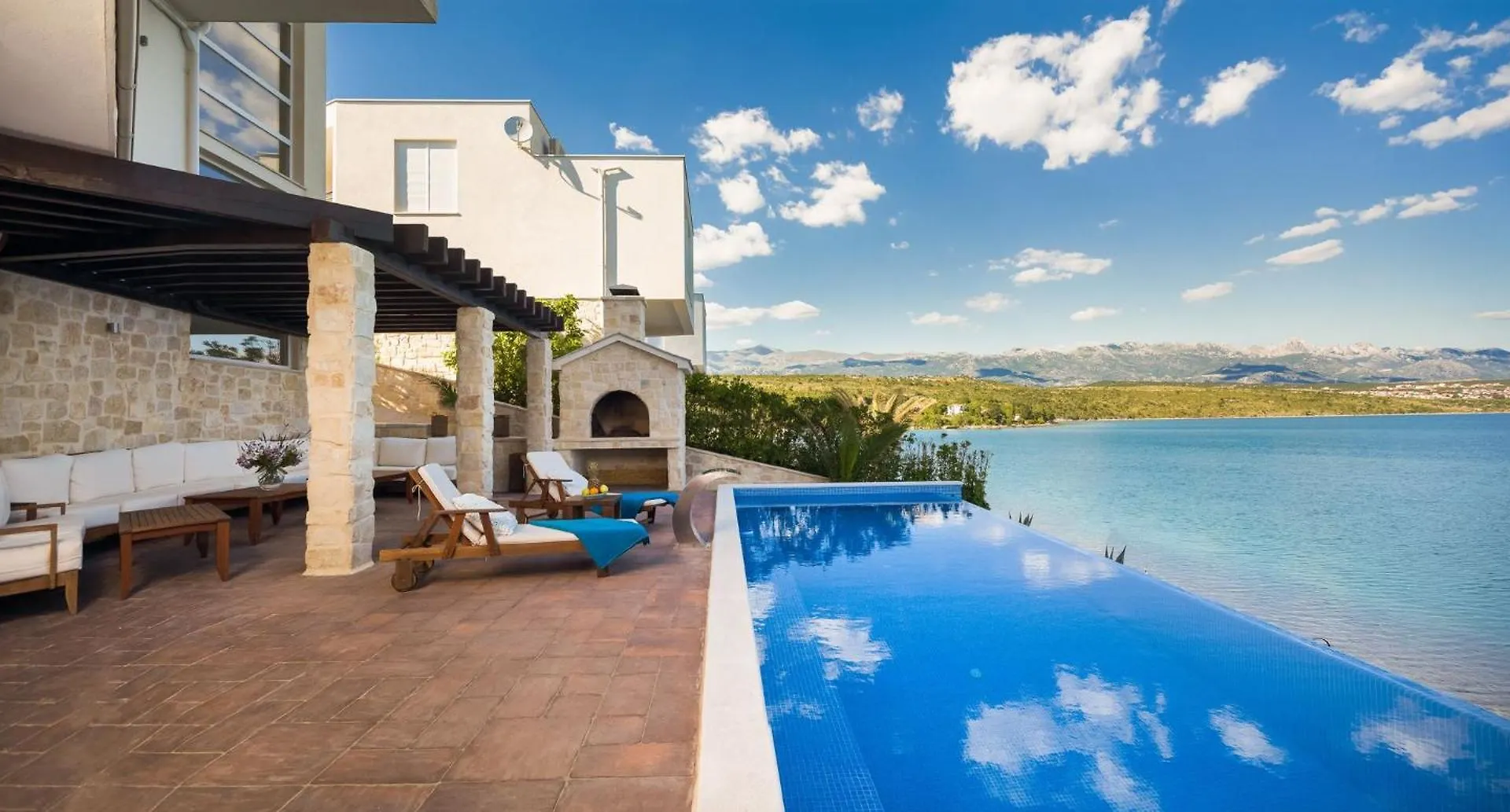 Luxury At Villa Cama - Your Dream Vacation Rental 0*, Posedarje